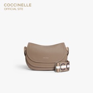COCCINELLE กระเป๋าสะพายข้างผู้หญิง รุ่น RAQUEL CROSSBODY BAG 150301 สี WARM TAUPE/ROSETTE