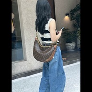 LV路易威登 Loop Hobo大月亮包單肩斜挎包
98新✨️