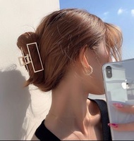 買一送一🤩🤩金色精美女神髮夾🤩🤩👍👍👍👍  限時特價🤩🤩  $69😘😘😘😘  接受Alipay 、WeChat Pay、 BoC Pay、轉數快、八達通、現金😃😃👍👍👍👍