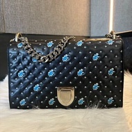 DIOR 小牛皮盾牌刺繡鏈包*黑色