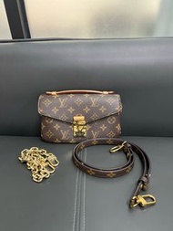 LV pochette Metis mini