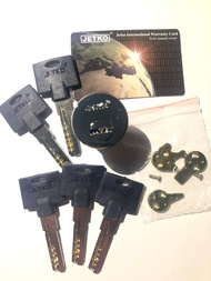 單賣$150 安全度高 更換用鎖頭 鎖膽 跟五條匙連配件 九成新 香港大門鎖牌子 Jetko 裝修用剩物資