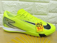 Nike（平底足球鞋）