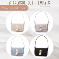 กระเป๋าสะพายข้างแบรนด์ Atreasurebox - Emily S 👜💓