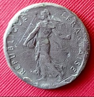 變體幣～097法國1975年（播種行走女神）5法朗錢幣乙枚（邊緣缺料，保真）。