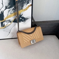 Chanel boy 25cm 奶茶色銀扣