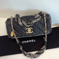 近新品 香奈兒/Chanel 黑金毛呢牛皮金幣滾邊法棍/腋下包