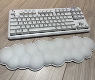 Logitech G715 Lightspeed 無線遊戲鍵盤和手托-機械開關 (可以討價)