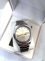 นาฬิกา Seiko 5 Automatic กลไกลระบบเครื่อง 7009 หน้าปัดสีครีม(รับประกัน3 เดือน)