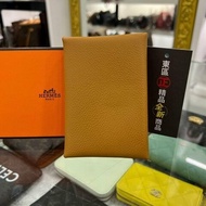 東區正精品㊣ HERMES Calvi duo全新愛馬仕芝麻色全皮銀釦子多層卡片夾零錢包 B刻 RZ4557