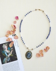 瑪麗 安東尼•珍珠與坦桑石•浮雕肖像吊墜項鍊 // Antoinette