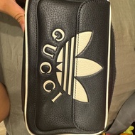 gucci adidas聯名胸包