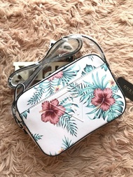 กระเป๋าสะพาย Guess Factory Womens Rigden Logo Crossbody วัสดุหนังลายSaffiano 