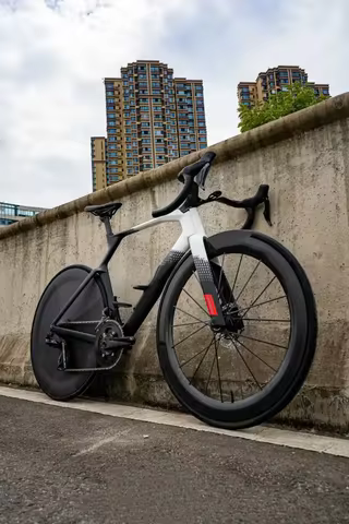 Aerodynamics road bike y1rs carbon frame all internal wiring for electronic groupset Gull-wing handl