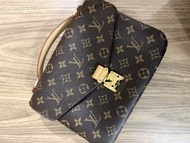 LV Pochette Métis
