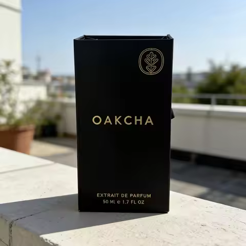 Oakcha Desiree Desire perfume is an advanced and charming dark wood flower fragrance. Huoxiang, Sand