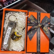 黑金宇航員冰山杯漂浮瓶鎖匙扣（躺月亮+橘禮盒+拉菲草）