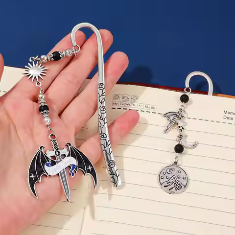 1pcs Dark Gothic Bookmark Bat Wing Beaded Leather Bookmark For ACOTAR Book Series Fans Punk Theme Gi