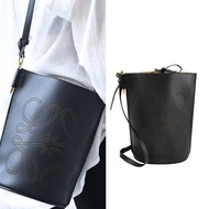 LOEWE Gate Bucket Anagram LOGO斜背水桶包.黑