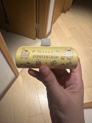 【二手/細機必備】正版 Sanrio 布甸狗 直插式口袋行動電源｜Pompompurin 迷你流動充電池 尿袋