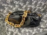 BV chain pouch 小牛皮 雲朵包90%new with dust bag