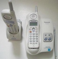 無線電話:子母機Panasonic KX-TG2314 2.4G 數位  主機+子機,發光天線,免持對講,原價3500元,近全新, 缺貨