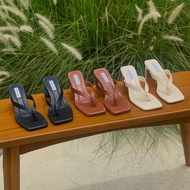 New August แบบหนีบส้น 2.5นิ้ว มี3สี พร้อมส่งค่ะ