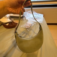 Longchamp 大缺貨的湖水綠麂皮彎月包