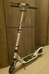非電動：FOREVER 成人白色雙避震雙剎車滑板車