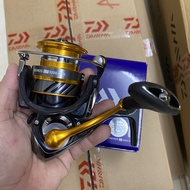 Máy Câu Cá Daiwa REVROS LT