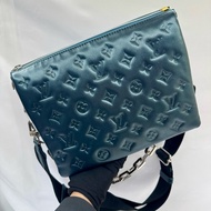 路易威登 LOUIS VUITTON Bubblegram 小羊皮壓紋肩背包 （附2款背袋） Coussin PM M21535 RFID晶片