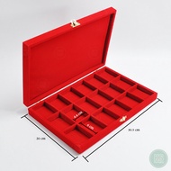 กล่องพระ 1ชั้น มี18ช่อง กล่องเก็บของอเนกประสงค์ กล่องใส่เครื่องประดับ แบบกั้นช่อง ขนาดช่อง 4.4x6 cm ใส่ตลับพระได้ ผ้ากำมะหยีสีแดงแดง