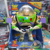 舊版TOY STORY BUZZ LIGHTYEAR  巴斯光年 FIGURE(注意公仔？已變黃及不知道電子功能有冇壞！故平售！介意勿投！)  尚有大量其他全新或二手6寸FIGURES 特價發售！歡迎