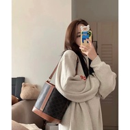 Calfskin Bucket Bag Triomphe Full Flower Bucket Bag Small ce Bucket Bag Triomphe Bucket Bag Celine B
