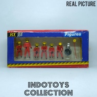 Tecni Toys ~ Figures F1 Scale 1/32