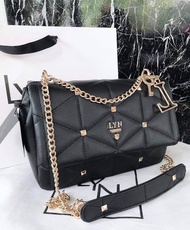 กระเป๋าสะพาย lyn หน้าหมุด สะพายได้สองแบบ Outlet 💯%