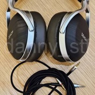 DENON AH-D5200 天然斑馬木外殼封閉式耳...