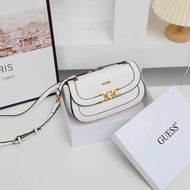 GUESS GUESS Guess New European And American Solid Colors Trendy Curved Printing Retro Armpit Bag Bev