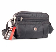 Chinatown Leather กระเป๋าผ้า ผู้ชาย สะพายไหล่ Dakar สีดำสะพายยาวแนวนอน