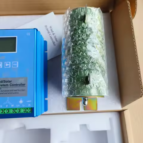 Economic MPPT wind solar complementary controller 60A charging efficiency 95% basic protection funct