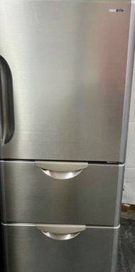 移民雪櫃日立Hitachi refrigerator，三門自動製冰，層架多空間又有夠，底層冰格，非常實用。