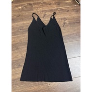 2hand. black string t-shirt under 50kg. br8