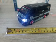【Toyota Hiace】[可發聲，可著頭及尾燈，可打開車尾，側門，趟門] 全新1：32  黑色Hiace豐田“200系”合金玩具聲光版客貨車 black color diecast toyota 