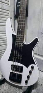 Ibanez srx430 Bass Guitar White Black