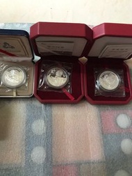 一套香港回歸紀念銀幣，1995，1996，1997，全部靚品閃光光，一套售價2200