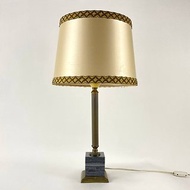 法國黃銅檯燈|帶燈罩的大理石底座上的內部檯燈
