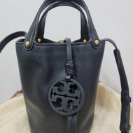 Tory Burch 黑色全皮小巧多用水桶包