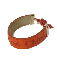 Chloe Woody 小牛皮手鐲，飾有縫線刺繡和品牌標誌，罌粟橙色 (CHC23UFB19CHO8)
