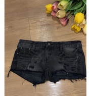Black Low-Waist Jeans Shorts Waist 31 Inches