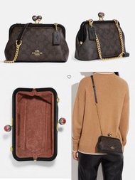 🔥最新爆款Kisslock 上架喇🔥⛔️截單日：12月5日18:00  ❤️‍🔥🇨🇦加拿大直送 Coach Nora Kisslock Crossbody In Signature Canvas Wi